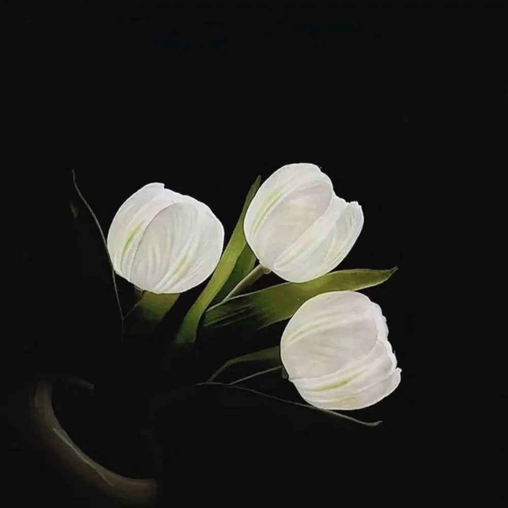 מנורת טוליפ דקורטיבית – אווירה חמימה ומעודנת