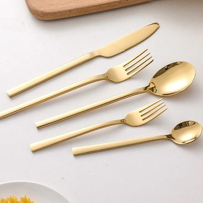 Set De Couverts Complet – Pièces Élégantes Pour Une Table Raffinée