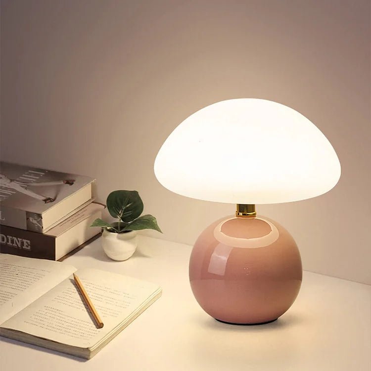 Stolová lampa v tvare huby – elegancia a originalita