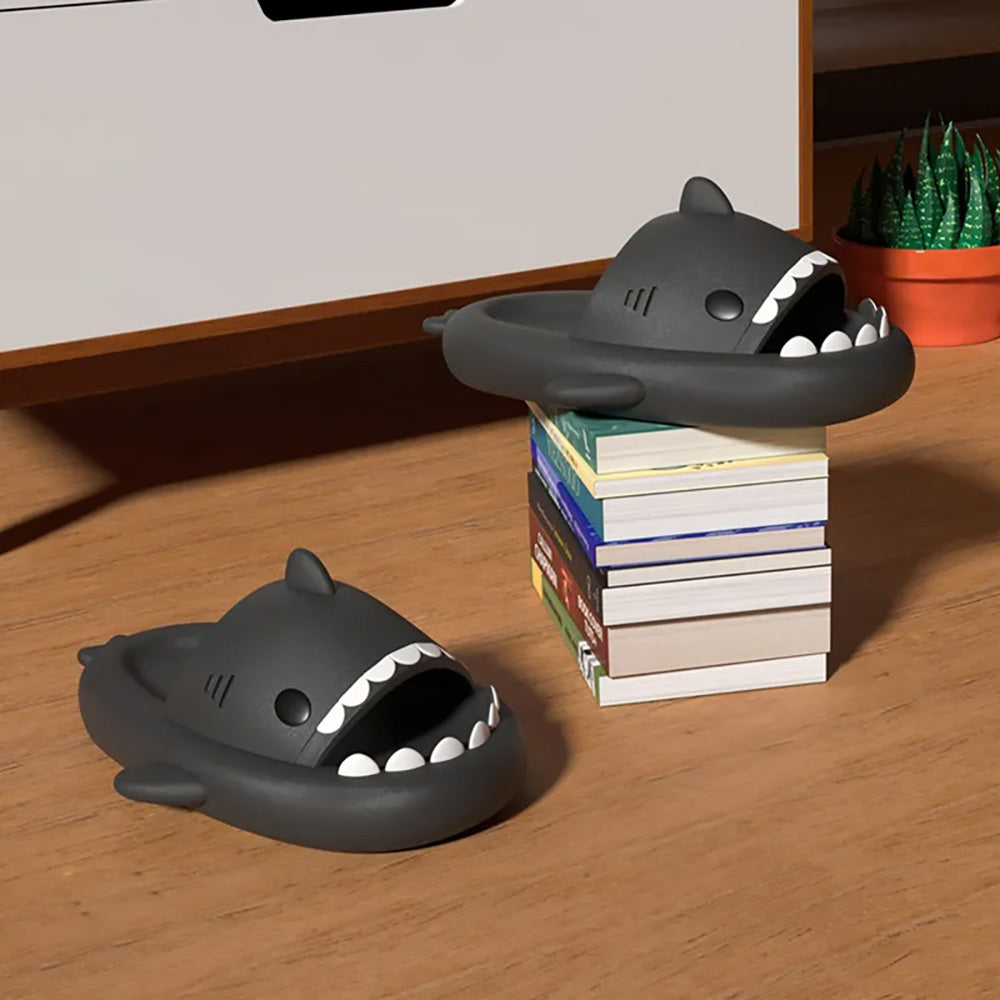 Requin Slippers – Fun en Comfortstijl