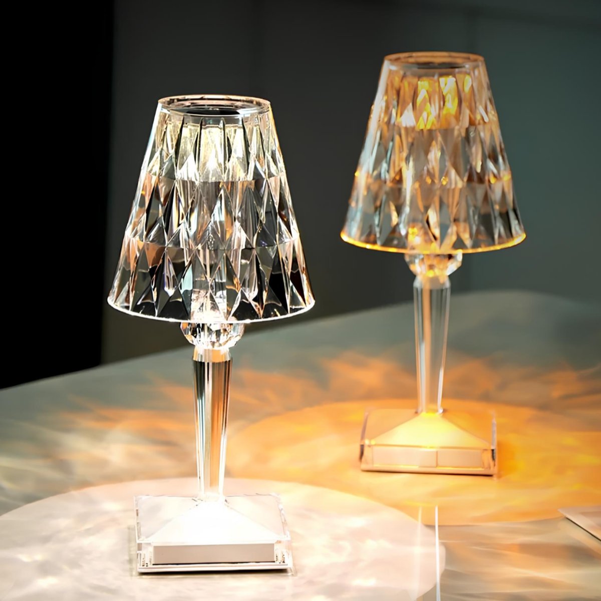 Tischlampe aus Kristall – moderne Eleganz und warme Atmosphäre