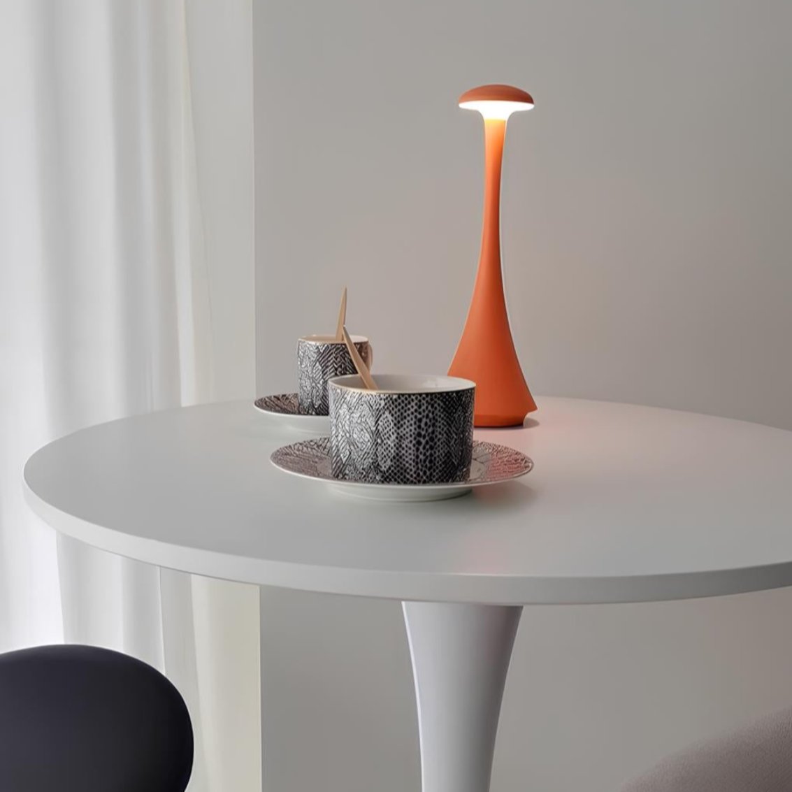 Sleek Table Lamp – Elegance and Modernity