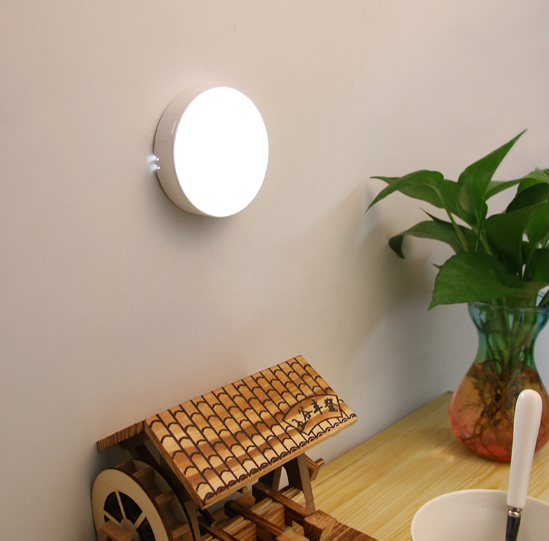 Rörelsedetektorlampa - kompakt design och hög känslighet