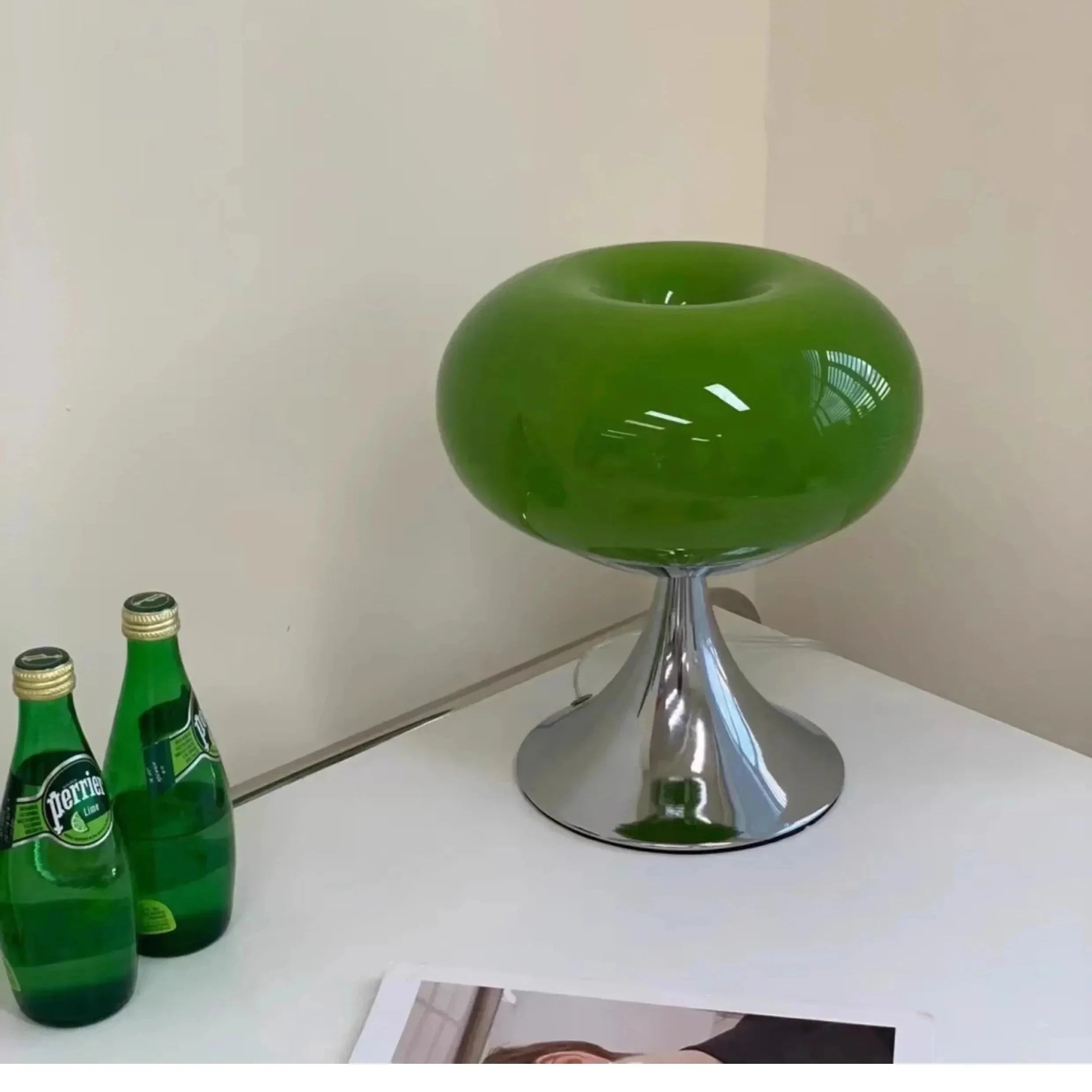 Bauhaus-tyylinen vintage-pöytälamppu