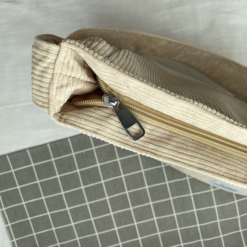 Shoulder Bag in Twill – Casual and Elegant Style 