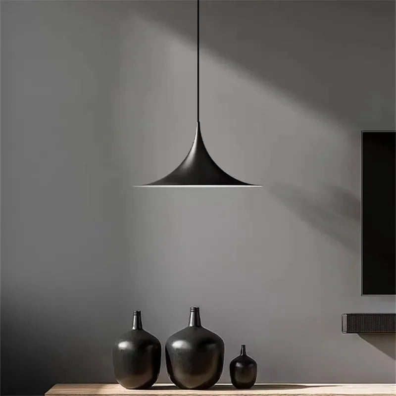 Skandinávská závěsná lampa - moderní elegance a jemná atmosféra