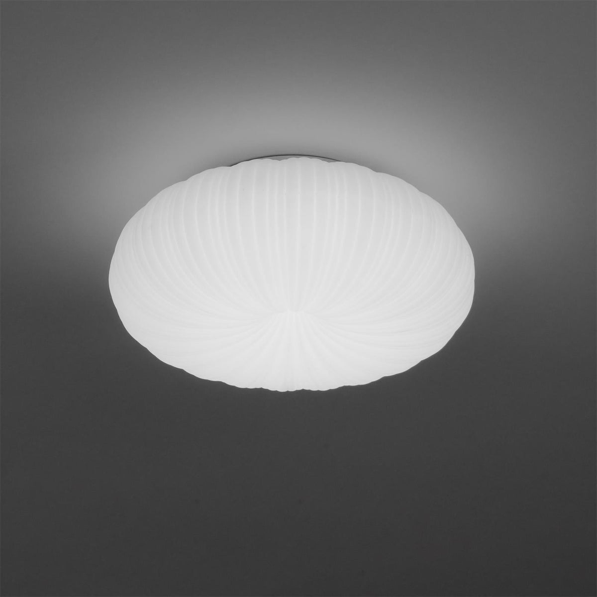 Moderne LED-loftslampe med fjernbetjening - komfort og elegance