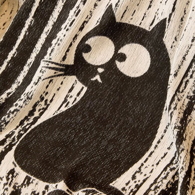 Pružný poťah na pohovku s protišmykovým vzorom – ochrana a pohodlie 