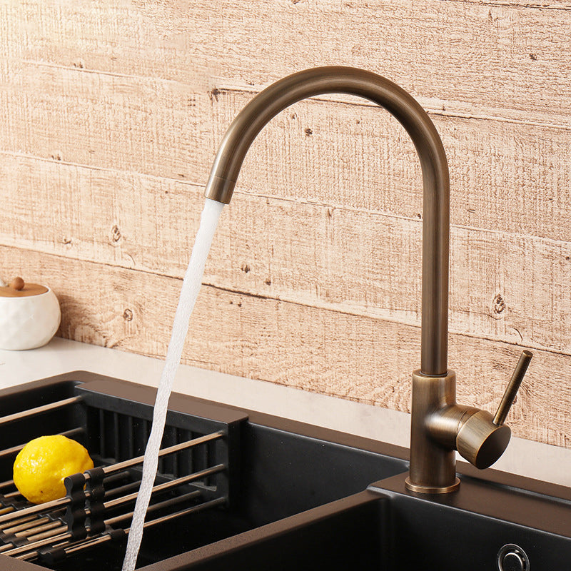 Elegantní kuchyňský kohoutek – starožitný bronz a rafinovaný design 