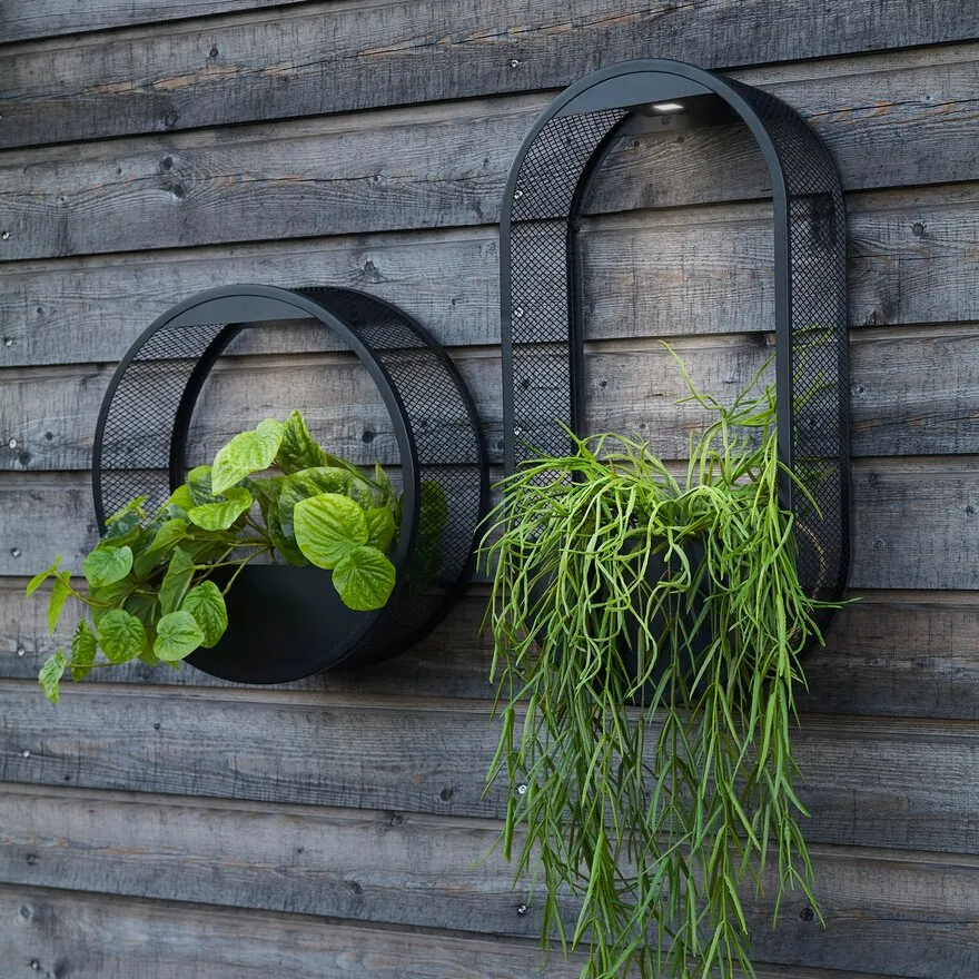 Solární venkovní nástěnné svítidlo – automatické a úsporné osvětlení 