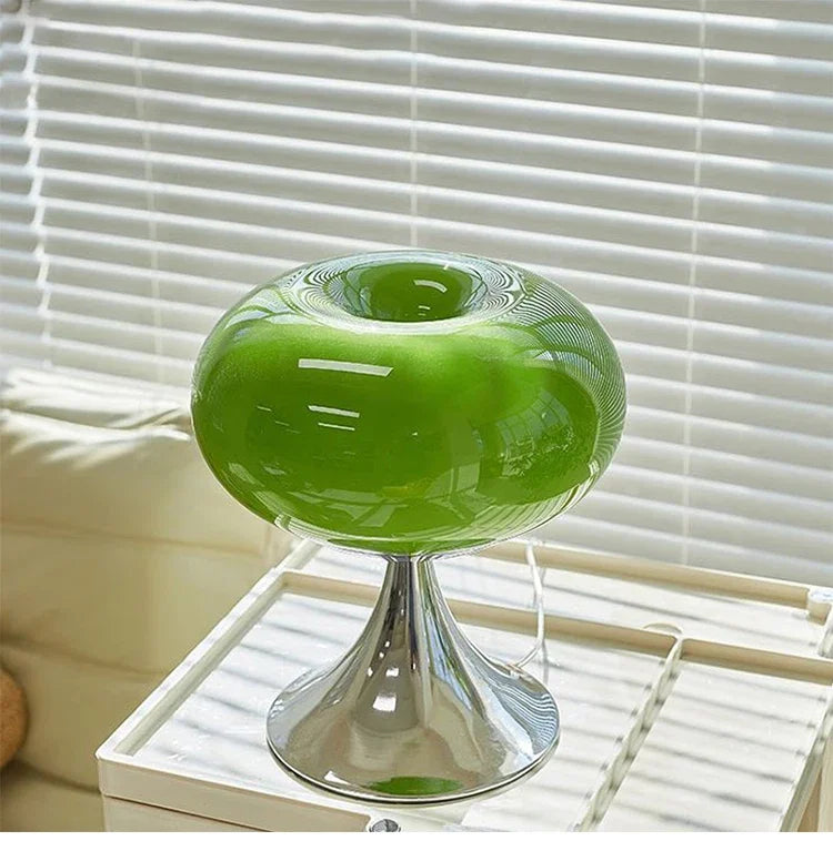 Bauhaus-tyylinen vintage-pöytälamppu 