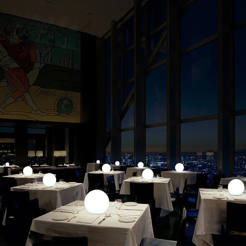 Lampă Sferică Exterioară Fără Fir – Iluminat Nomad și Elegant 