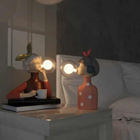 Ručne vyrobená stolná lampa – Jedinečný dizajn a starostlivé spracovanie 