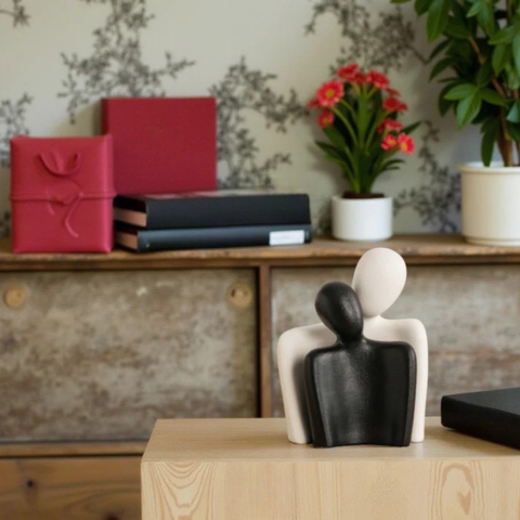 Γλυπτική Ζευγάρι Σφιχταγκαλιασμένο – Καλλιτεχνική Και Συναισθηματική Γοητεία 