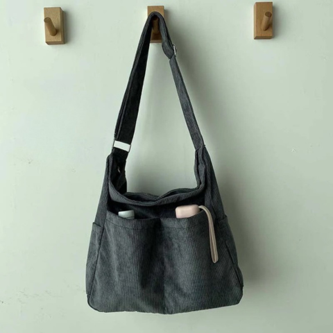 Shoulder Bag in Twill – Casual and Elegant Style 