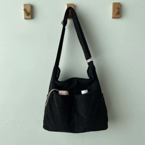 Shoulder Bag in Twill – Casual and Elegant Style 