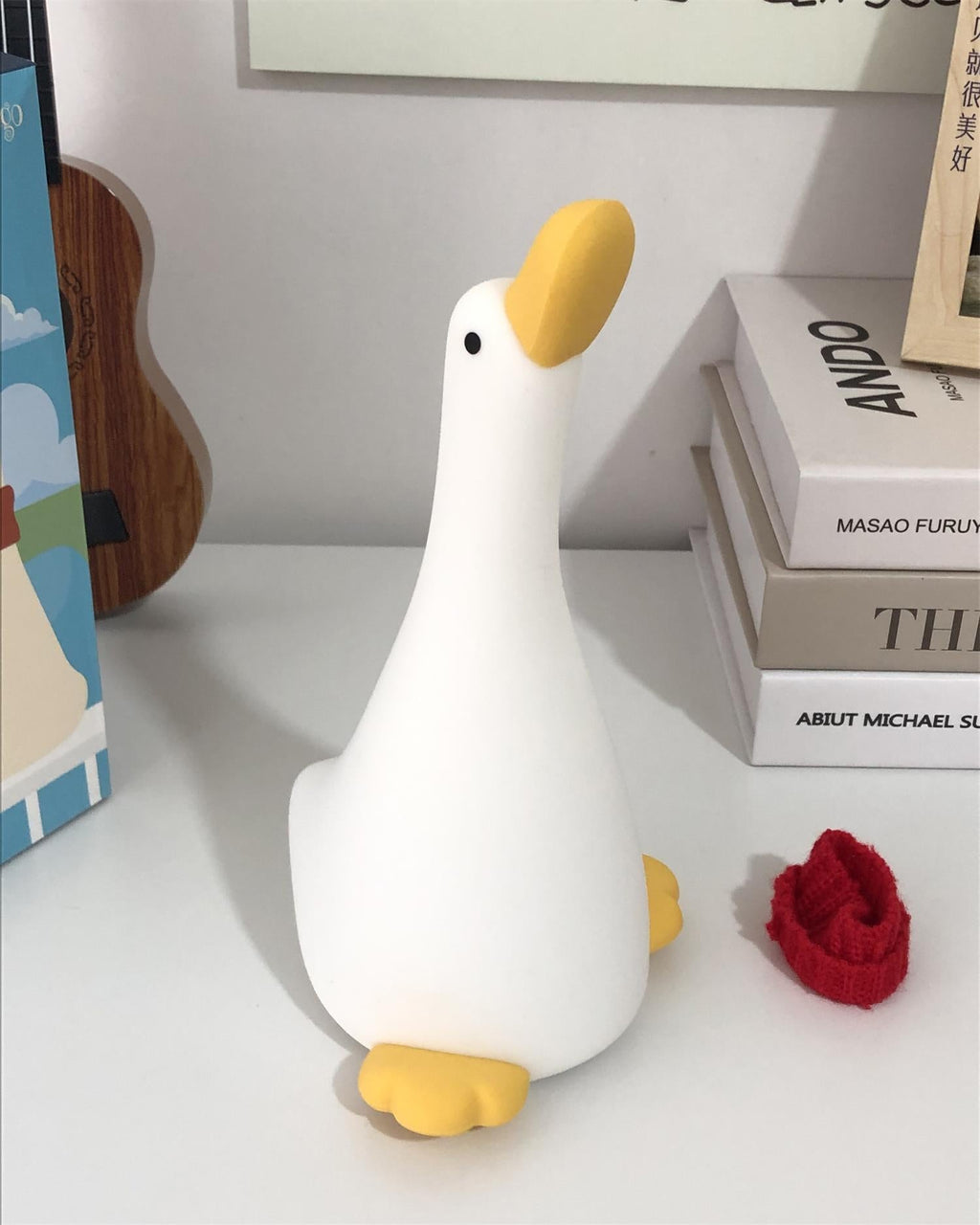 Lampka nocna Enchanted Goose - dotykowe światło i kojący design