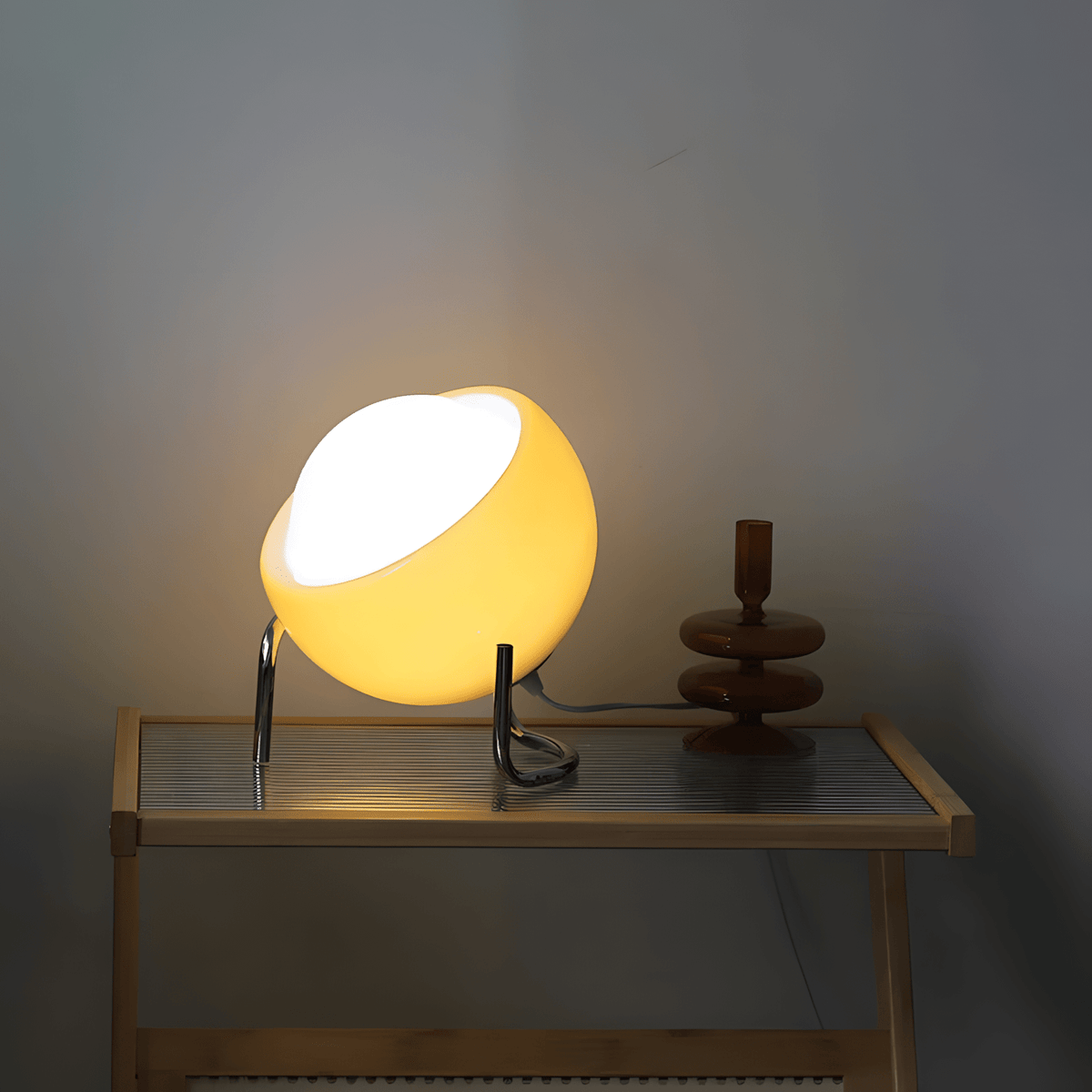 Lámpara de Mesa Nórdica – Elegancia y Sencillez 