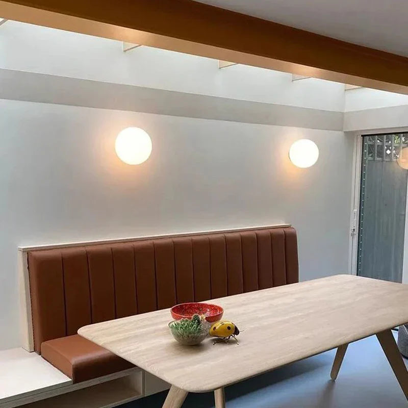 Nástenné svietidlo okrúhle – čistý a moderný lesk 