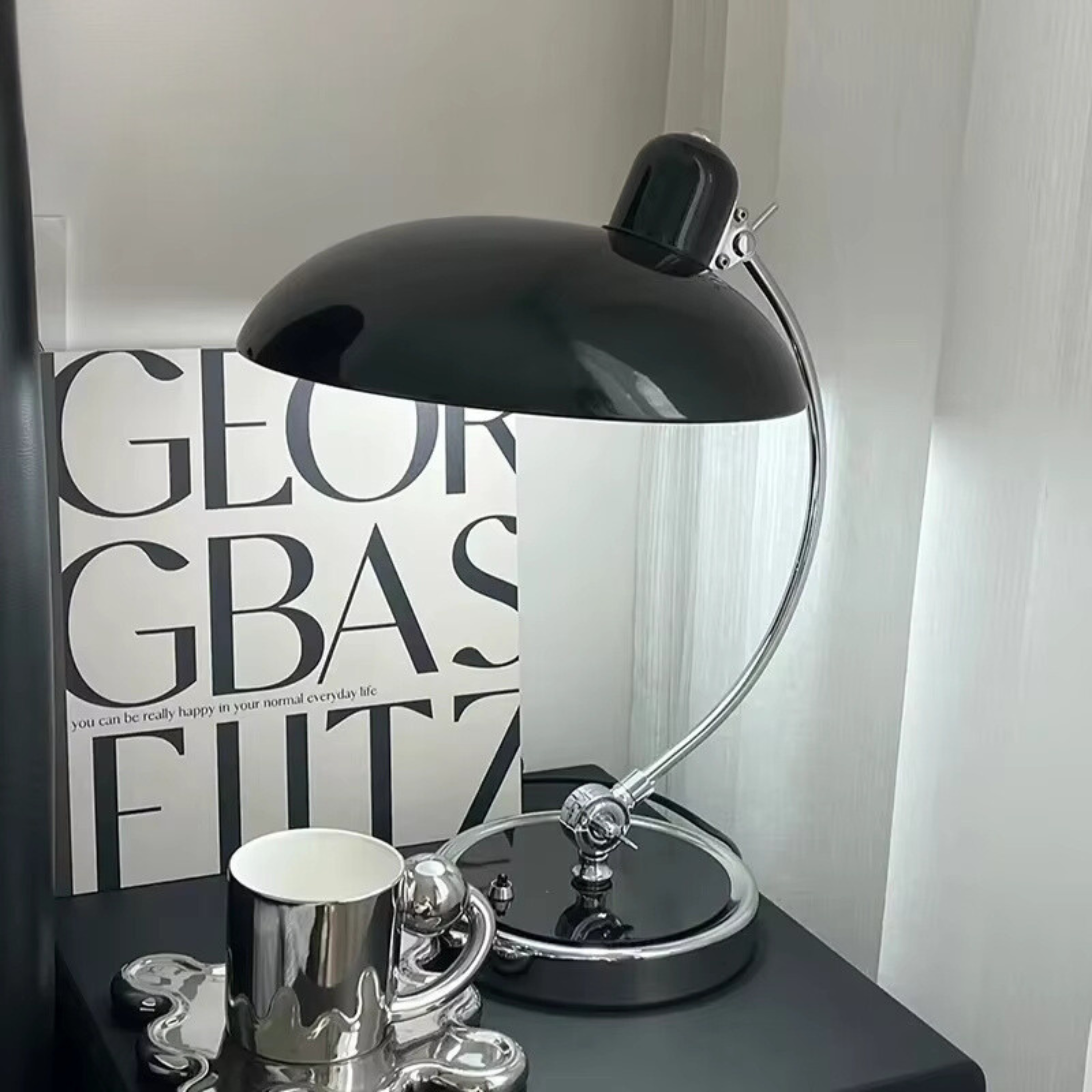 Moderne Bureau Lamp – Elegante Stijl En Stevige Structuur 