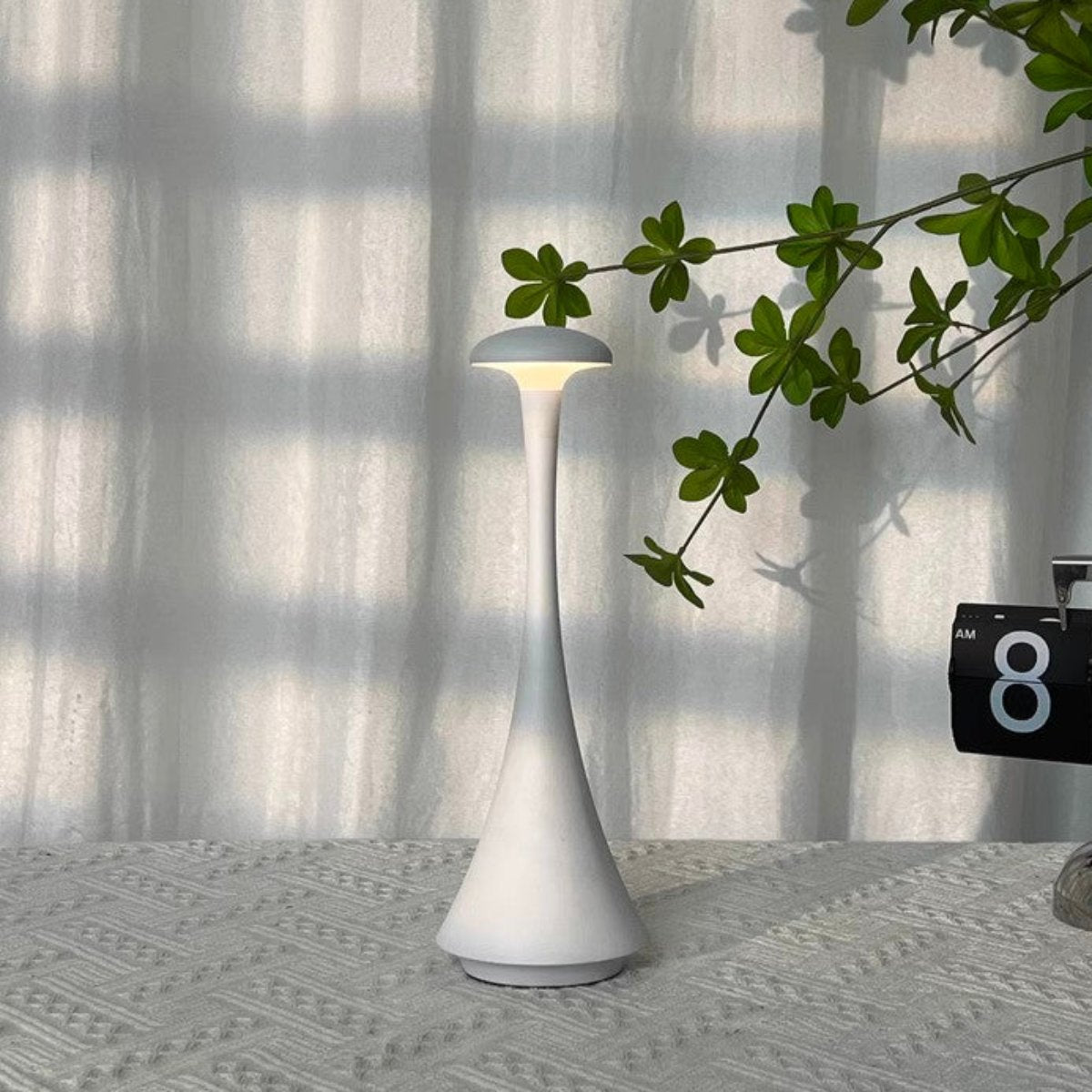 Sleek Table Lamp – Elegance and Modernity 