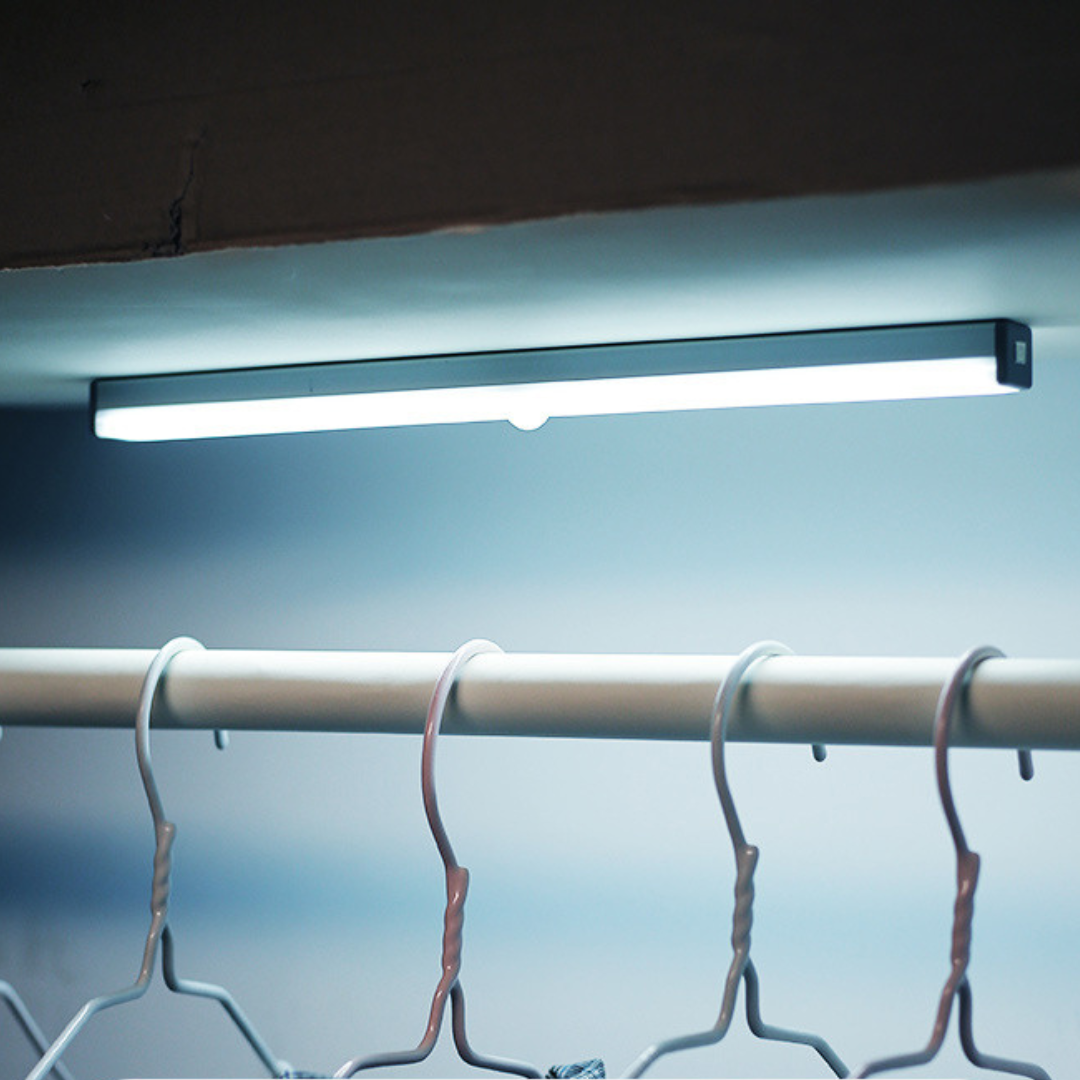 Leuchtende Leiste — Intelligente Beleuchtung mit Bewegungssensor 