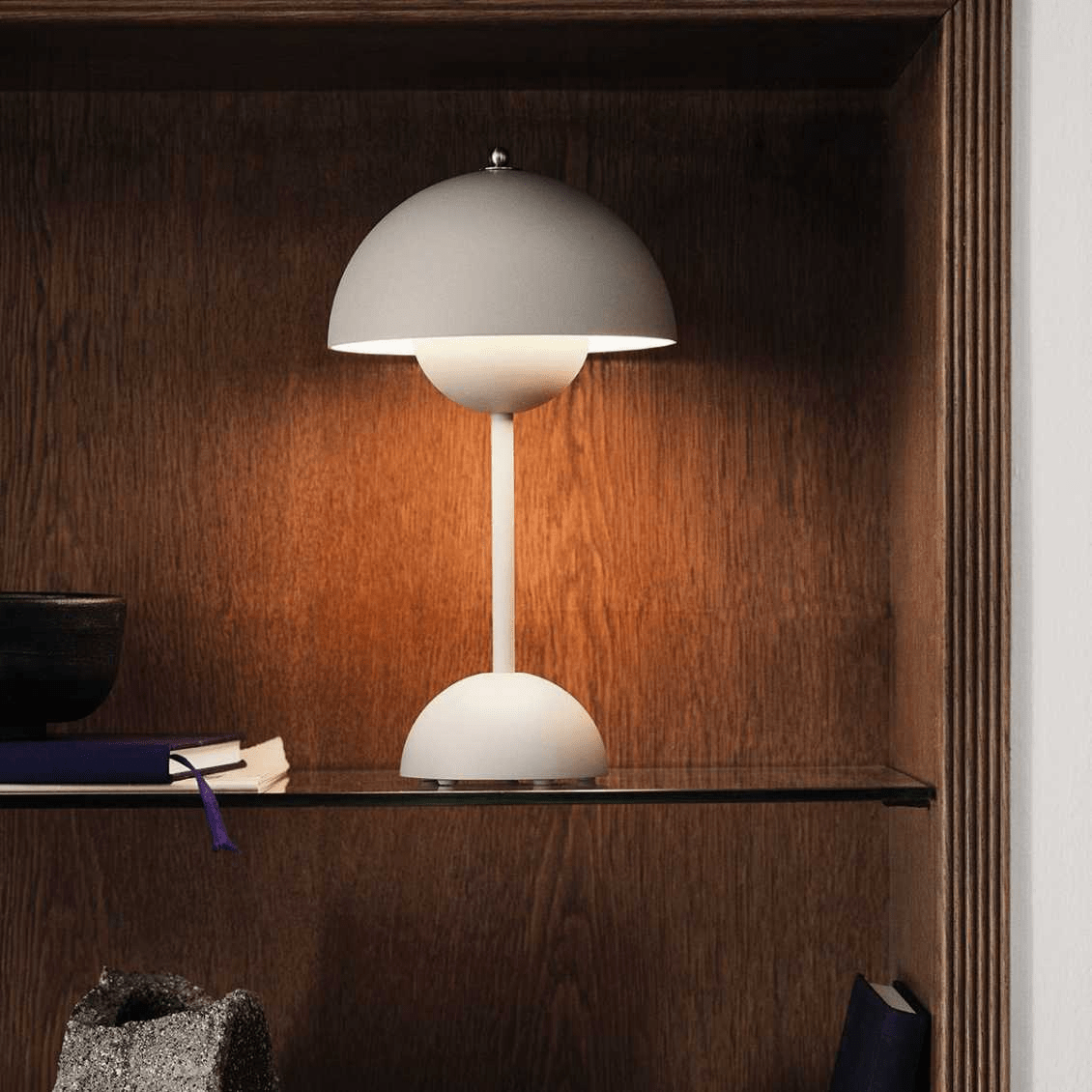 Irodai LED Lámpa – Modern egyszerűség és funkcionalitás 