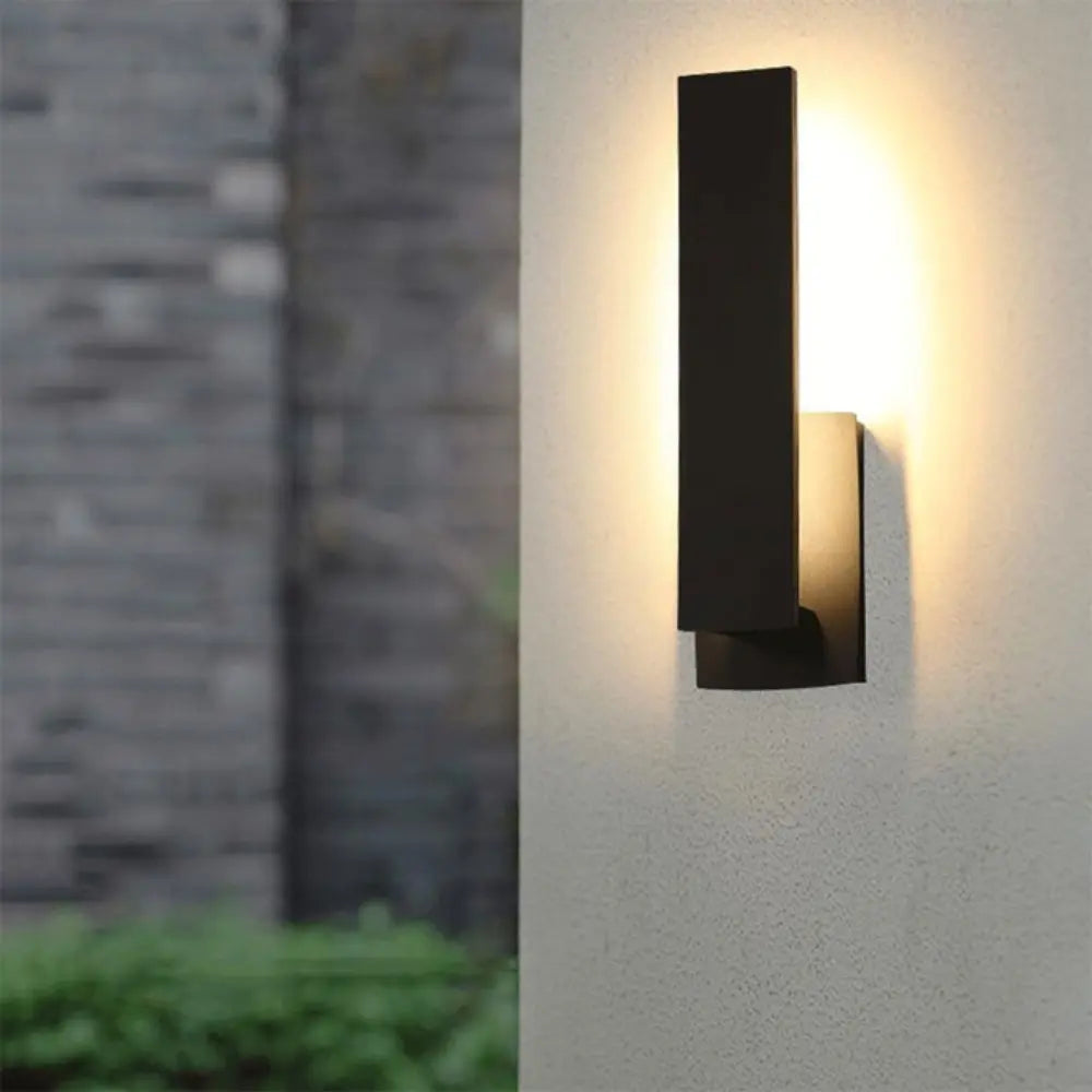 Lampada da parete per esterni resistente IP65 - Solidità e modernità