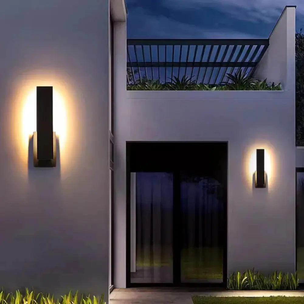 Lampada da parete per esterni resistente IP65 - Solidità e modernità