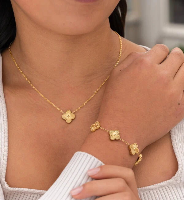 Conjunto De Joyas   – Élegancia Dorada En Acero Inoxidable 
